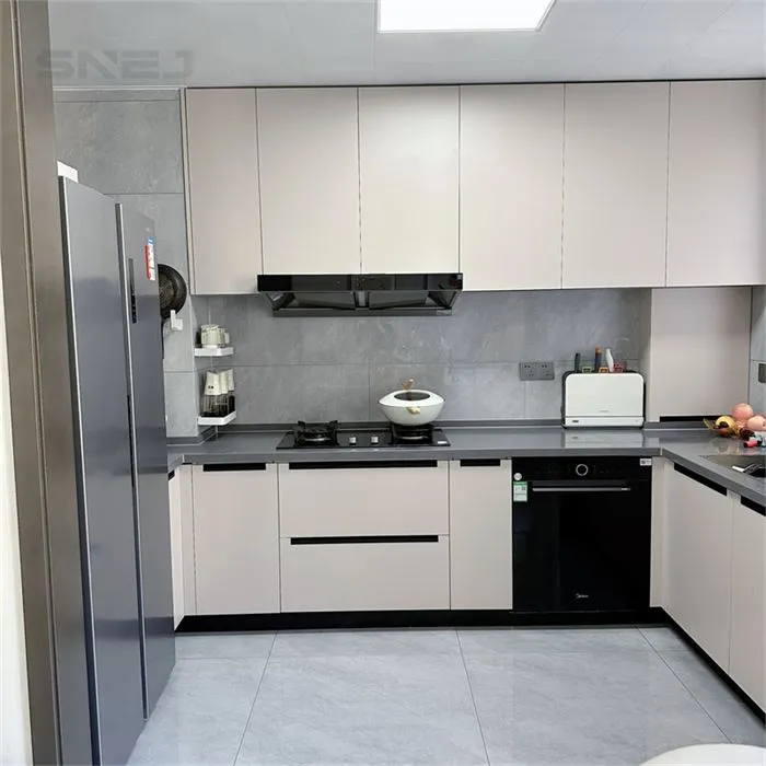 Good Quality Wood Semi Custom Built In Cabinets