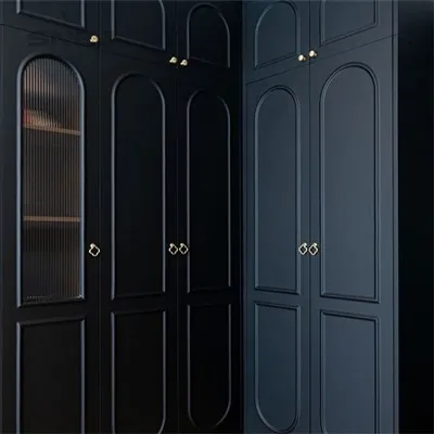 Otvorená čierna šatník